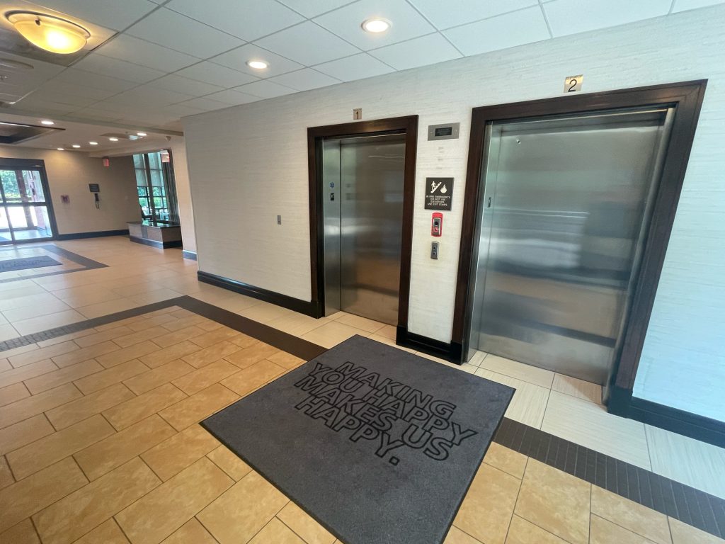 Hampton Inn National Harbor lobby and elevators