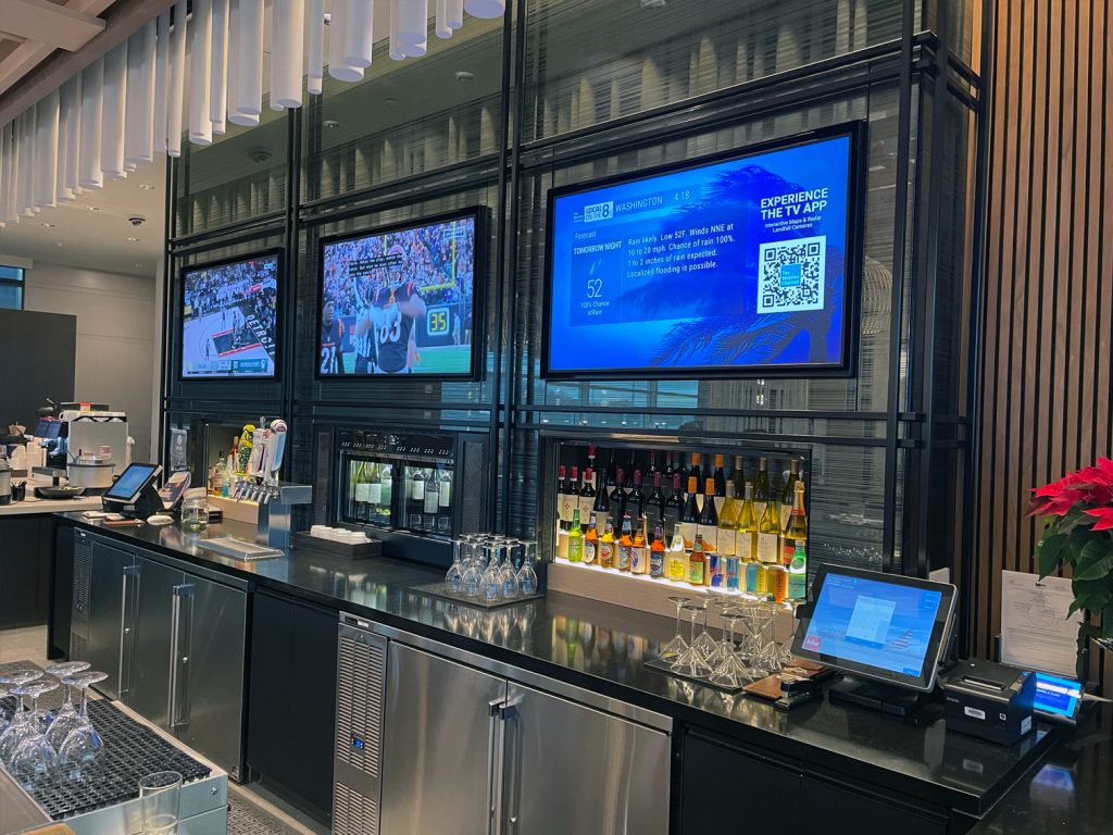 DCA Concourse E Admirals Club bar