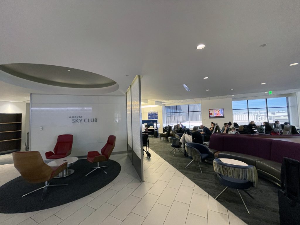 Delta Skyclub Concourse E Atlanta seating area