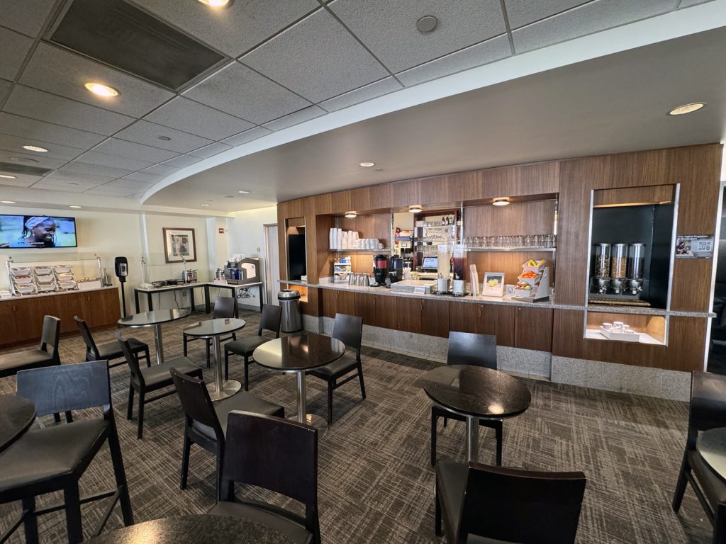 PHL Terminal A Admirals Club bar